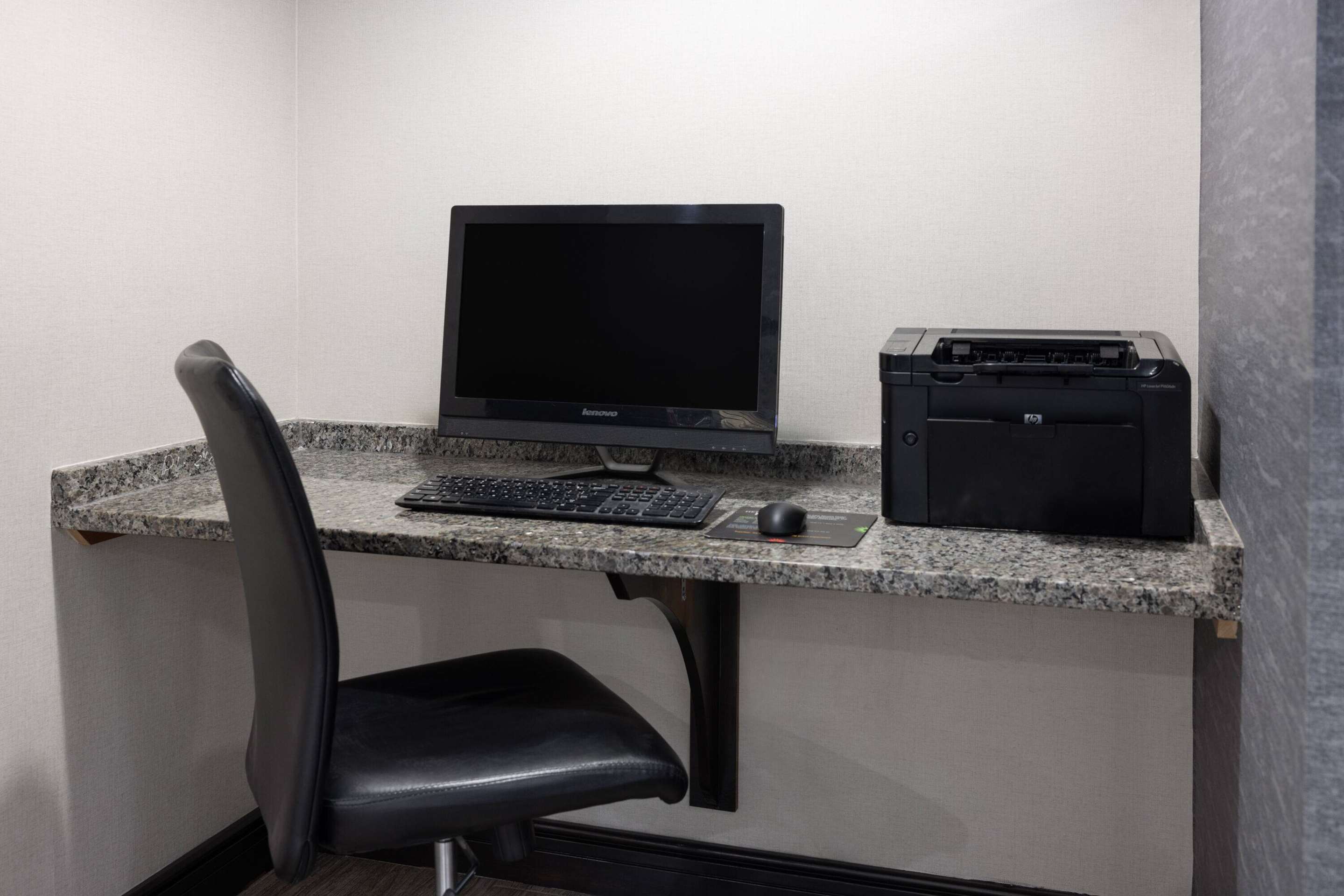 Business Center | La Quinta Inn by Wyndham Buffalo Airport