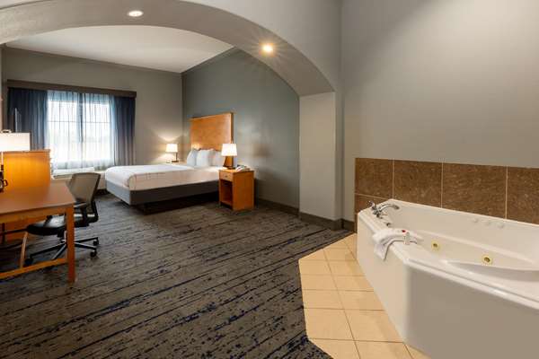  - La Quinta Inn & Suites Bridgeport