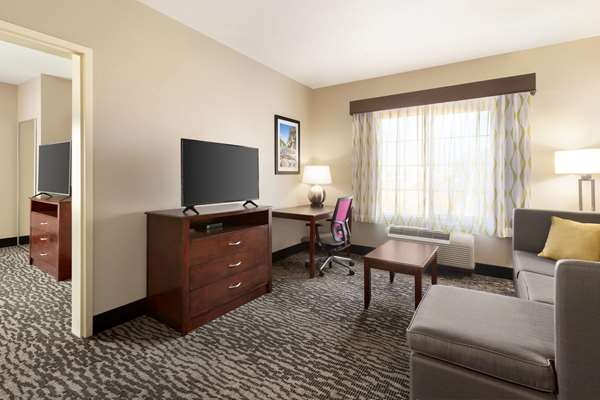 Suite - La Quinta Inn & Suites Northwest Fresno