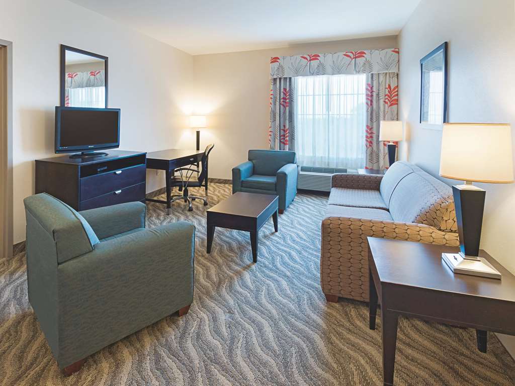 LA QUINTA INN STE GLEN ROSE-guestroom-Guest Room,Suite,On-Site.jpg