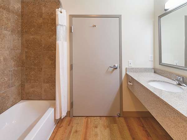  - La Quinta Inn & Suites Glen Rose