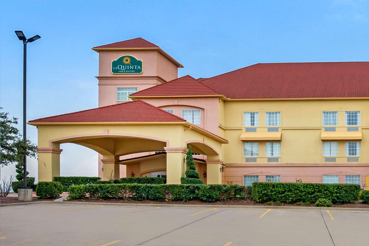 La Quinta Inn & Suites Glen Rose, TX See Discounts