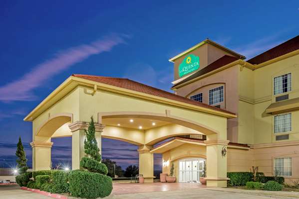 Exterior view - La Quinta Inn & Suites Glen Rose