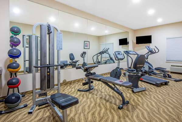 Fitness/ Exercise Room - La Quinta Inn & Suites Glen Rose