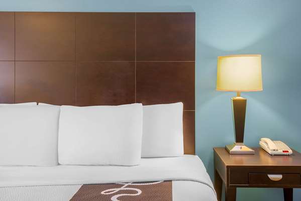  - La Quinta Inn & Suites Glen Rose
