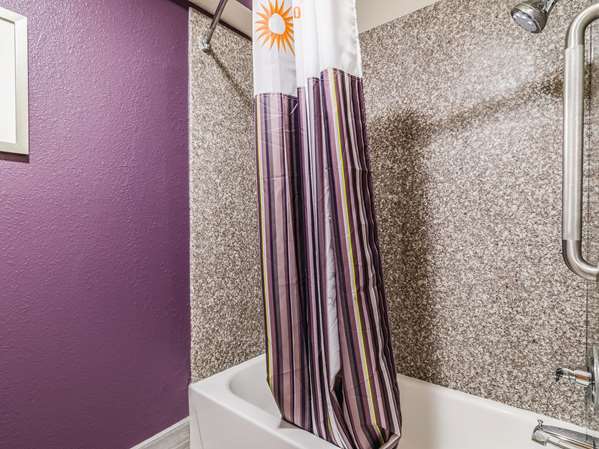 Suite - La Quinta Inn & Suites Airport Kansas City - I-29, Exit 8