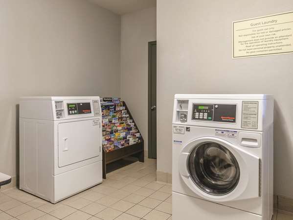  - La Quinta Inn & Suites Airport Kansas City - I-29, Exit 8