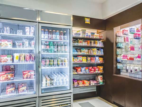  - La Quinta Inn & Suites Airport Kansas City - I-29, Exit 8