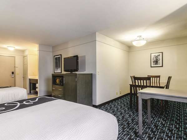  - La Quinta Inn & Suites Airport Kansas City - I-29, Exit 8
