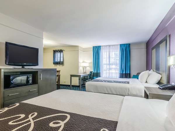  - La Quinta Inn & Suites Airport Kansas City - I-29, Exit 8