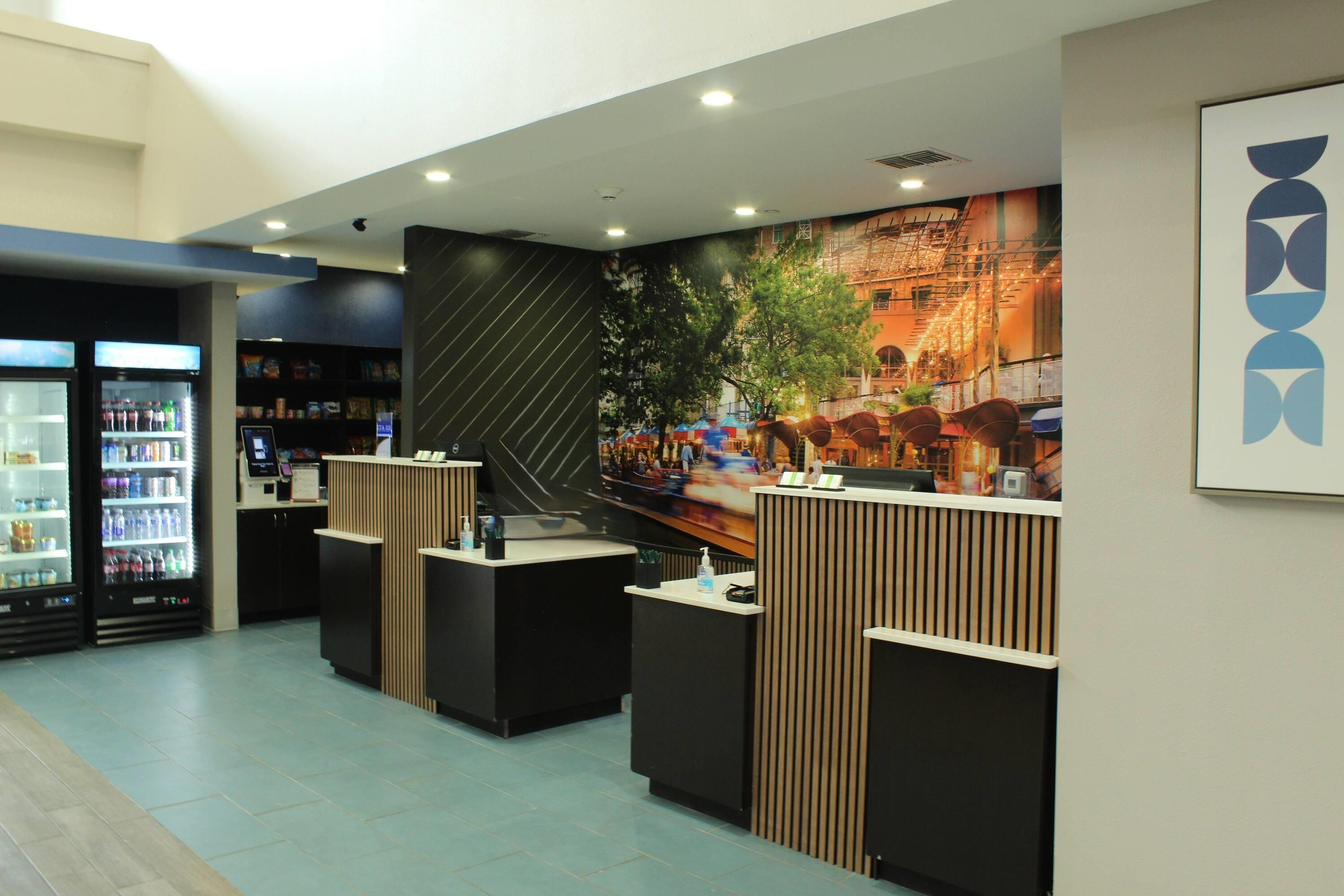 Lobby | La Quinta Inn and Suites by Wyndham Schertz-San Antonio-Selma