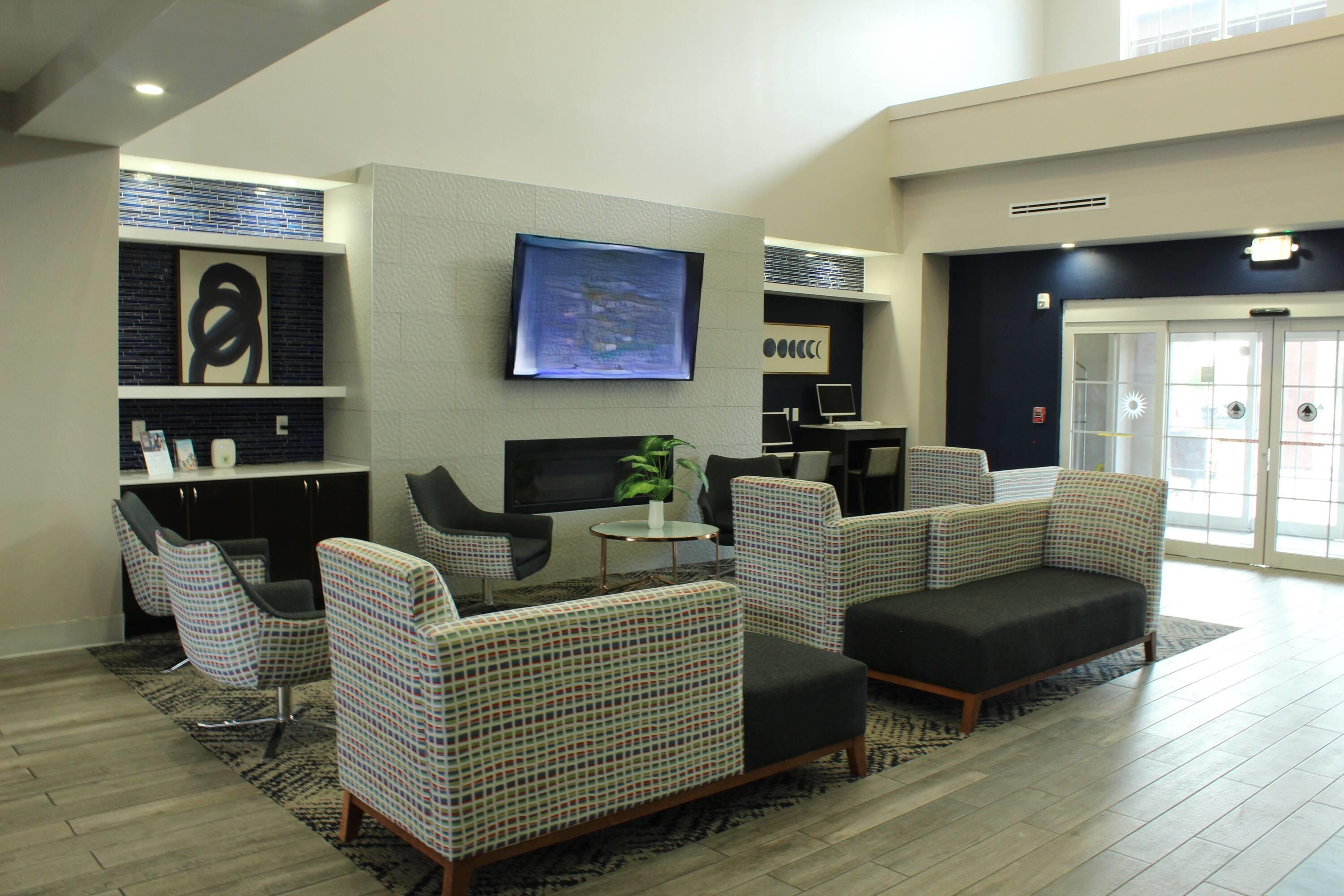 Lobby | La Quinta Inn and Suites by Wyndham Schertz-San Antonio-Selma