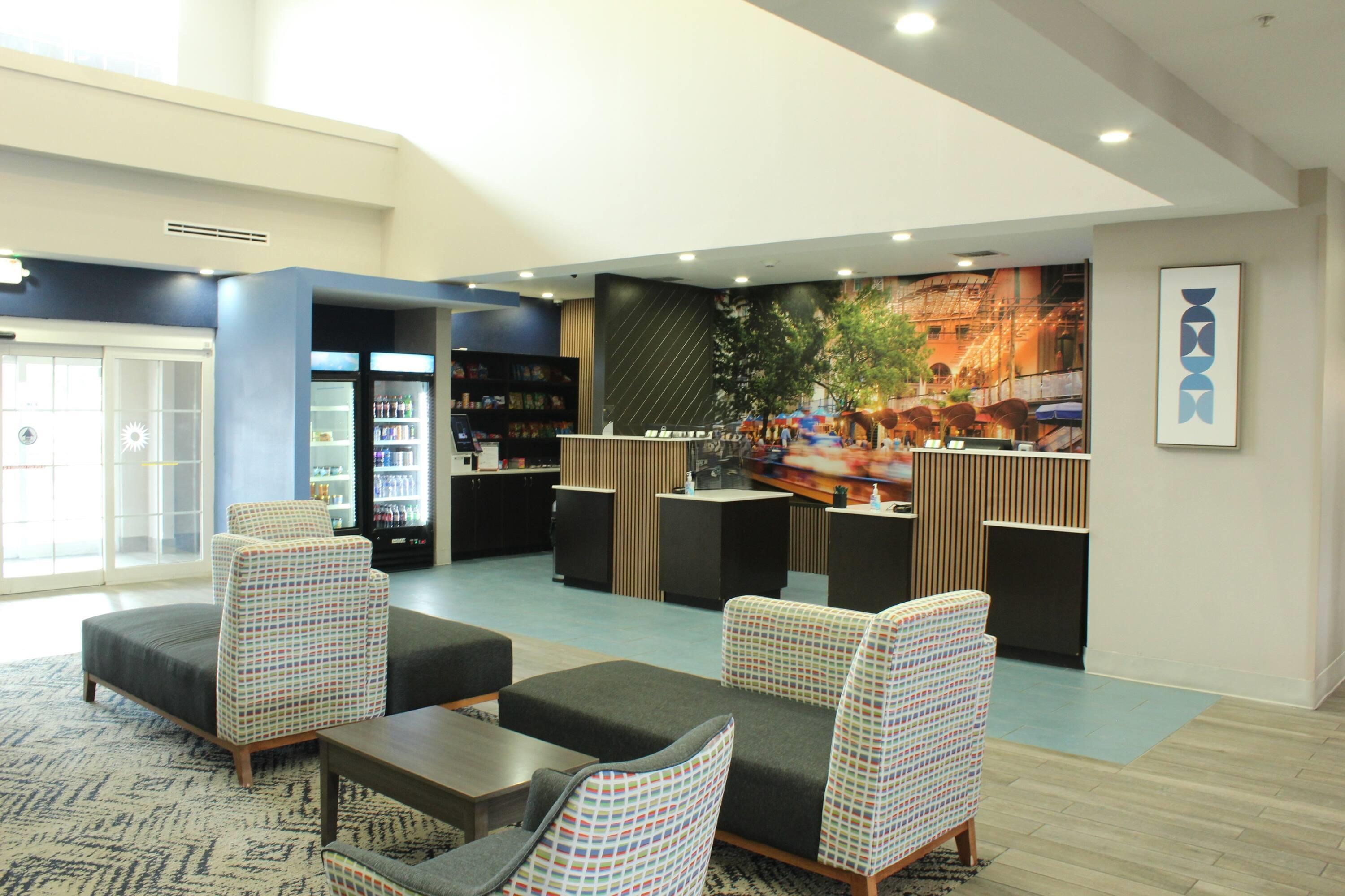 Lobby | La Quinta Inn and Suites by Wyndham Schertz-San Antonio-Selma