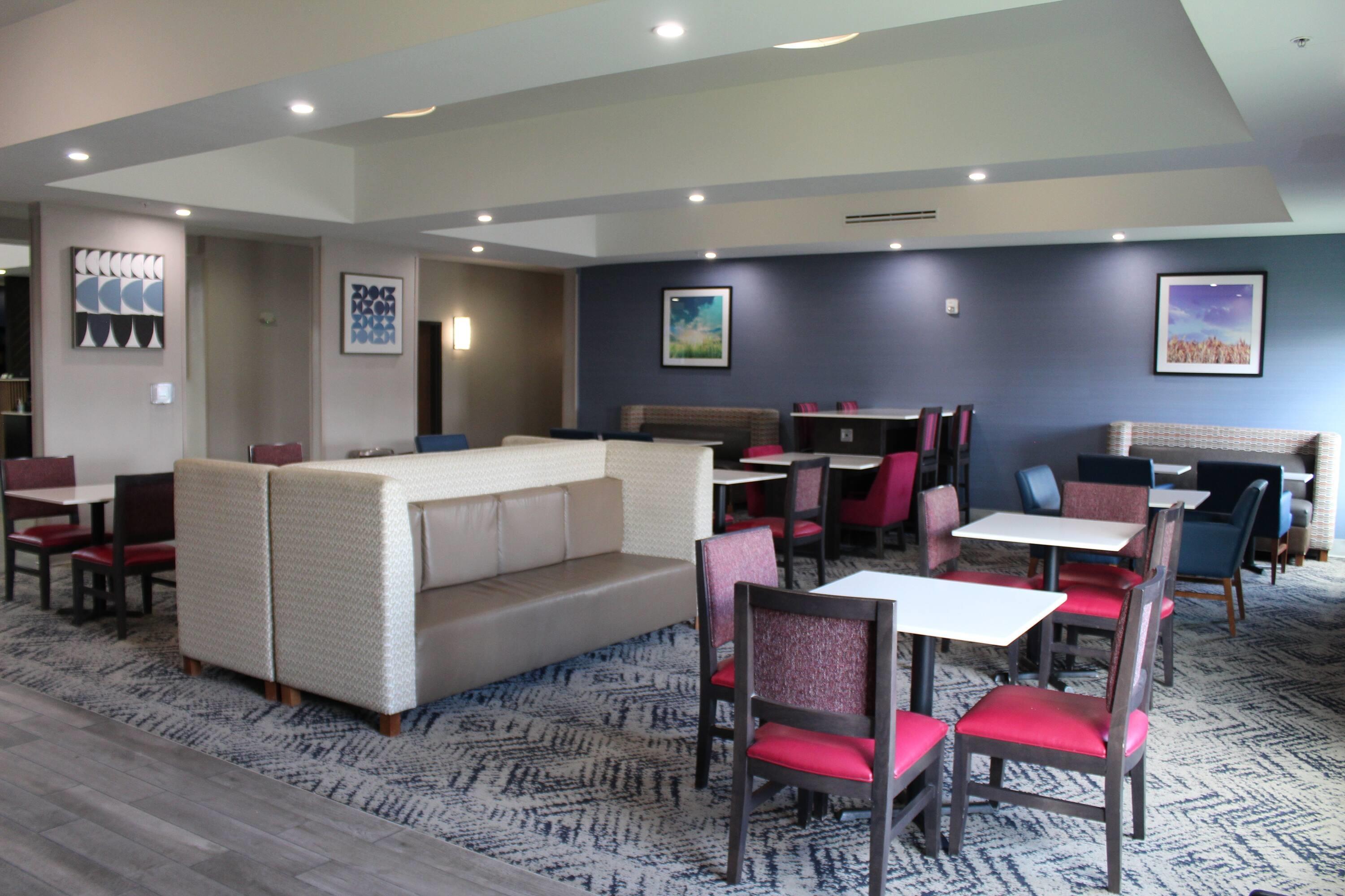 Undefined | La Quinta Inn and Suites by Wyndham Schertz-San Antonio-Selma