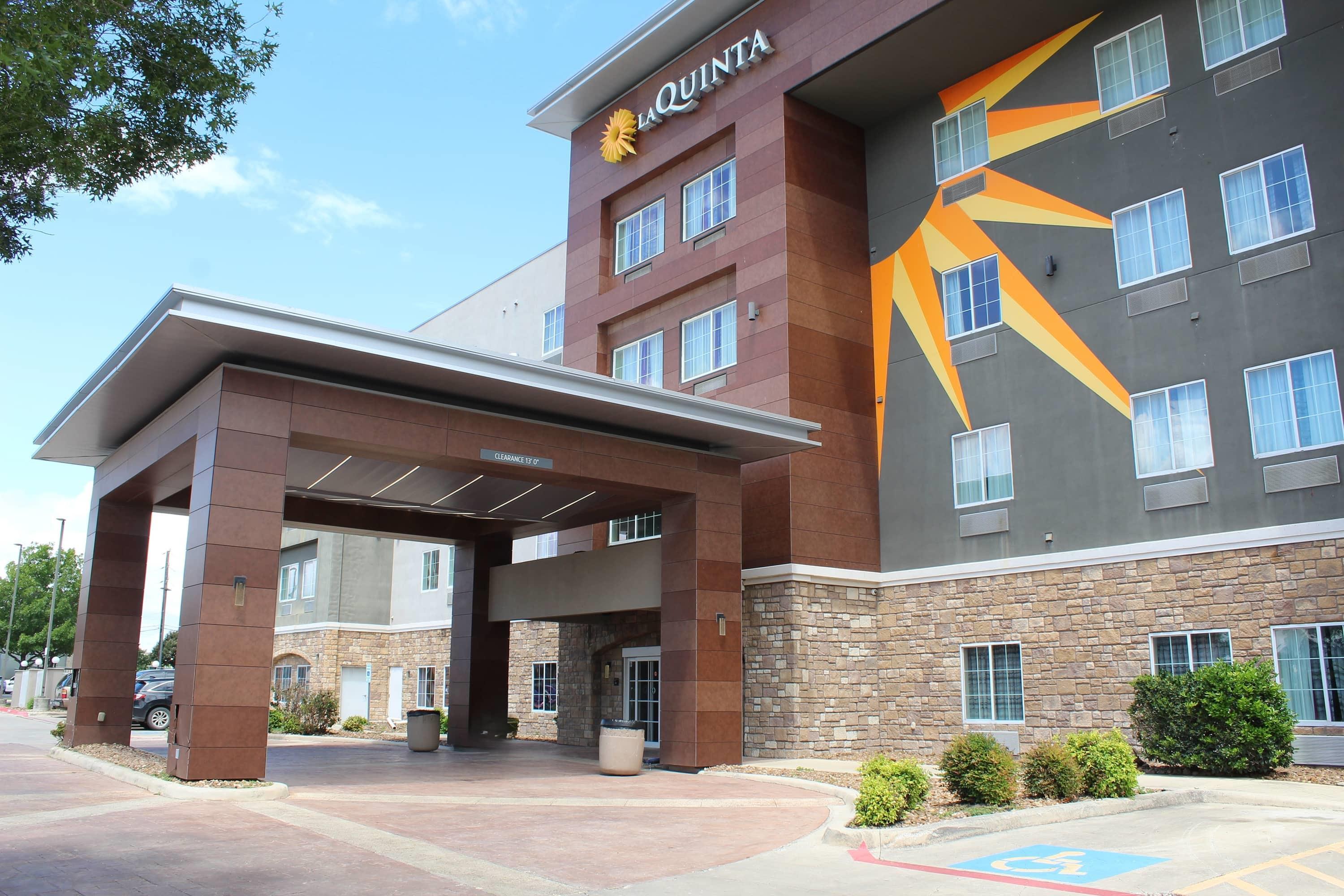 Exterior | La Quinta Inn and Suites by Wyndham Schertz-San Antonio-Selma