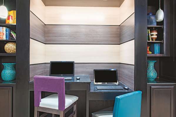 Conference Area - La Quinta Inn & Suites Airport Tulsa - I-244, Exit 11