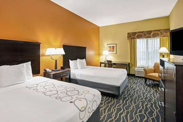  - La Quinta Inn & Suites Airport Tulsa - I-244, Exit 11