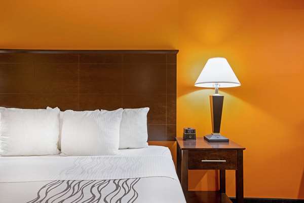  - La Quinta Inn & Suites Airport Tulsa - I-244, Exit 11