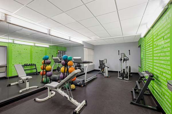 Fitness/ Exercise Room - La Quinta Inn & Suites Airport Tulsa - I-244, Exit 11