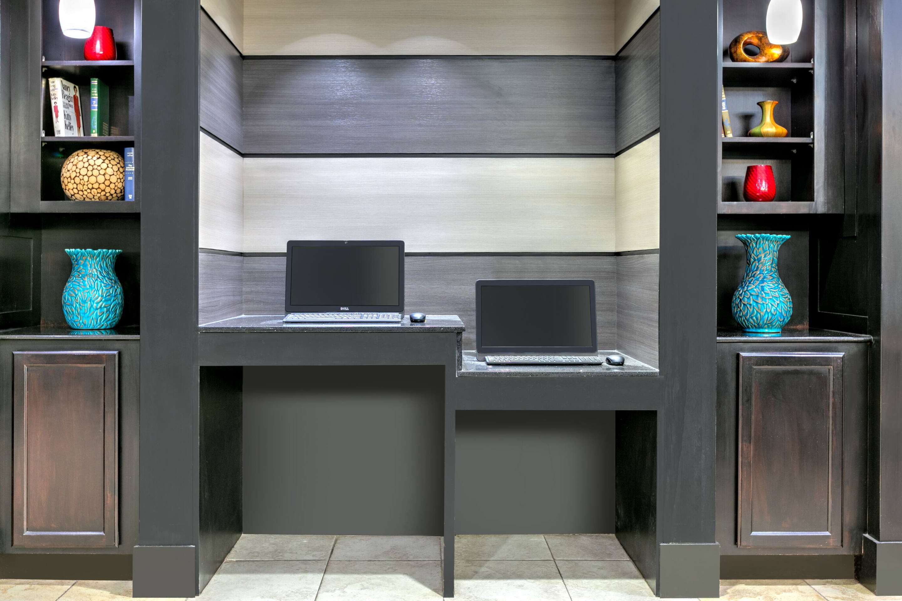 Business Center | La Quinta Inn & Suites by Wyndham Tulsa Airpt / Expo Square