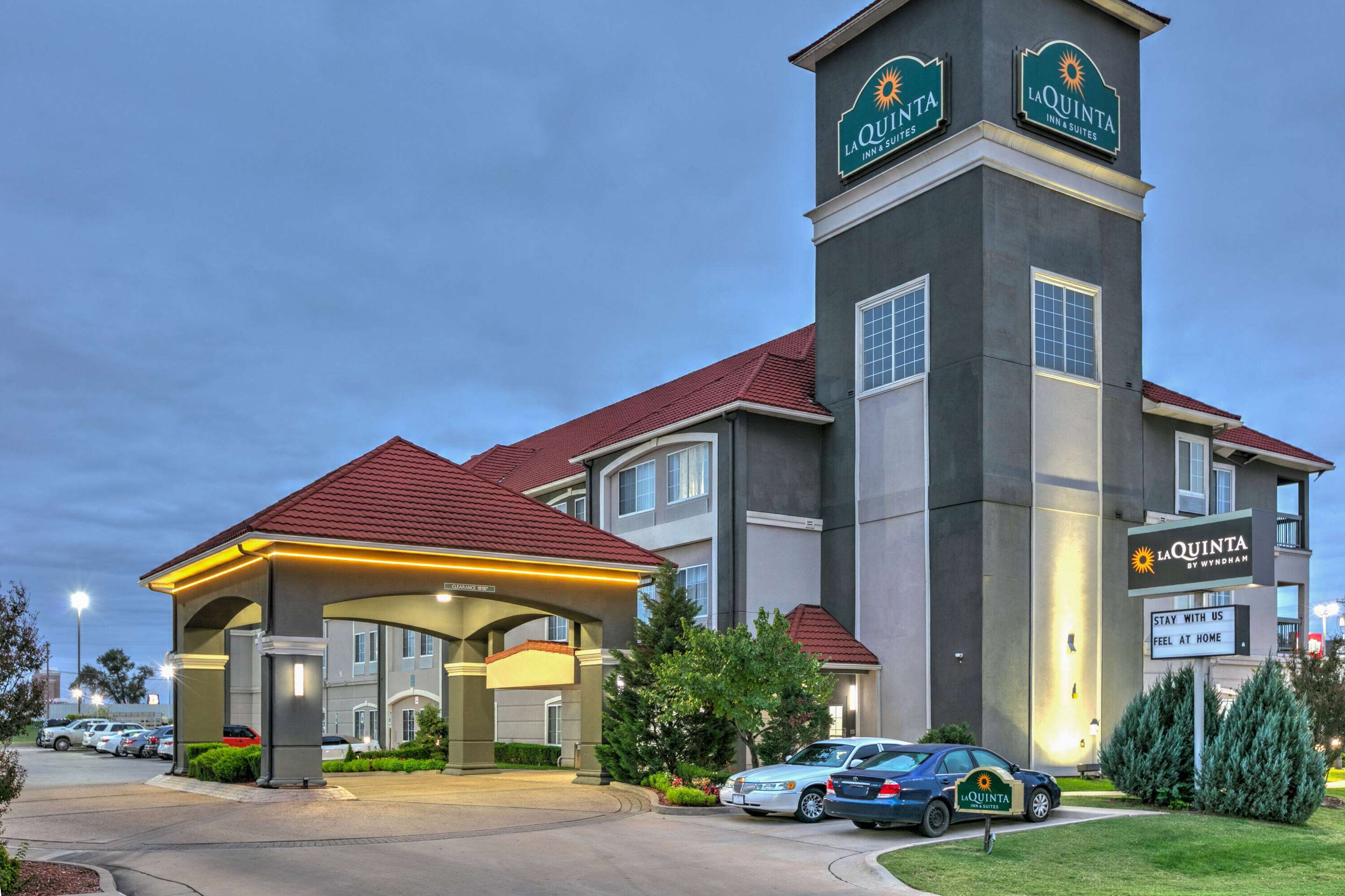 Exterior | La Quinta Inn & Suites by Wyndham Tulsa Airpt / Expo Square