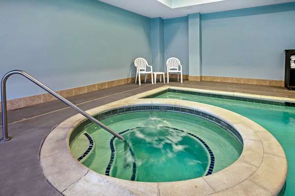 Pool - La Quinta Inn & Suites Harbor Point Garland - I-30, Exit 60