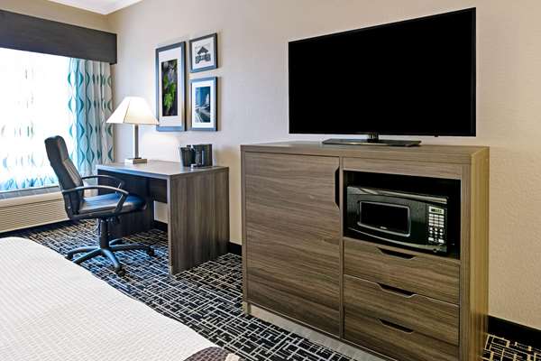  - La Quinta Inn & Suites Harbor Point Garland - I-30, Exit 60