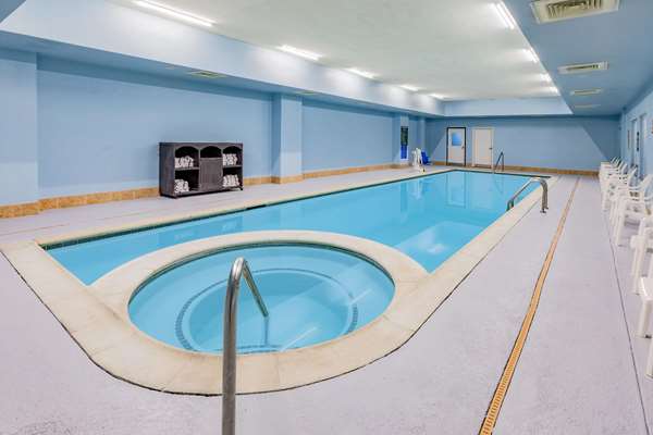 Pool - La Quinta Inn & Suites Harbor Point Garland - I-30, Exit 60