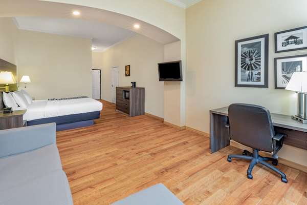  - La Quinta Inn & Suites Harbor Point Garland - I-30, Exit 60