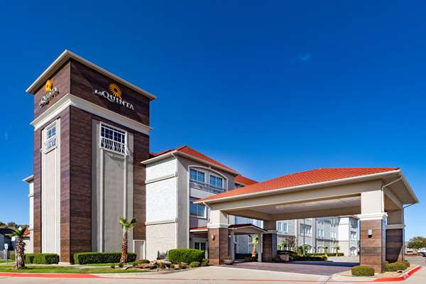 Exterior view - La Quinta Inn & Suites Harbor Point Garland - I-30, Exit 60