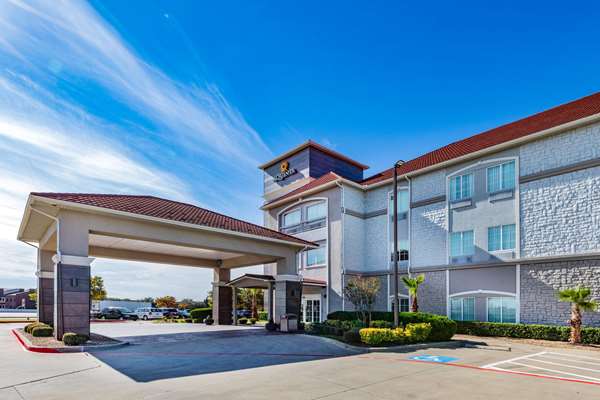 Exterior view - La Quinta Inn & Suites Harbor Point Garland - I-30, Exit 60