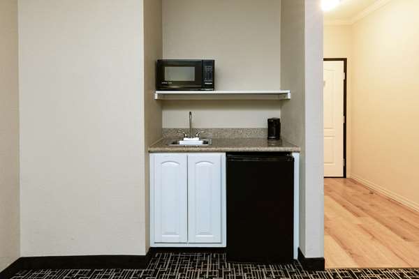  - La Quinta Inn & Suites Harbor Point Garland - I-30, Exit 60