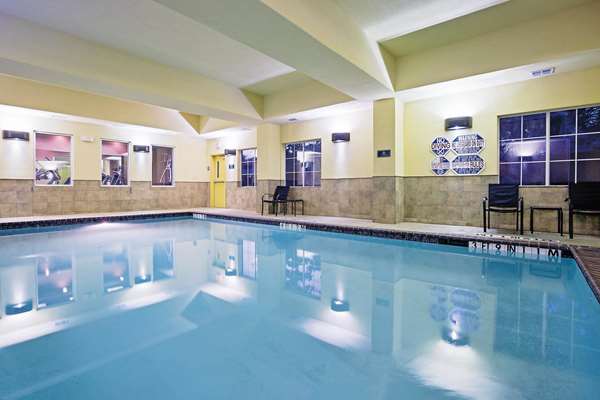 Pool - La Quinta Inn & Suites Richland Hills - I-820, Exit 23