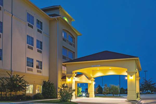 Exterior view - La Quinta Inn & Suites Richland Hills - I-820, Exit 23