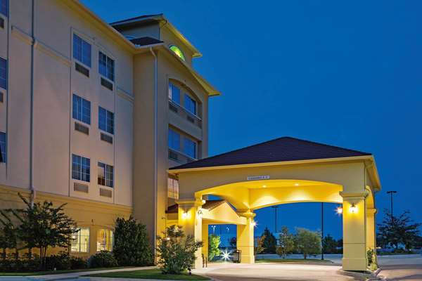 Exterior view - La Quinta Inn & Suites Richland Hills - I-820, Exit 23