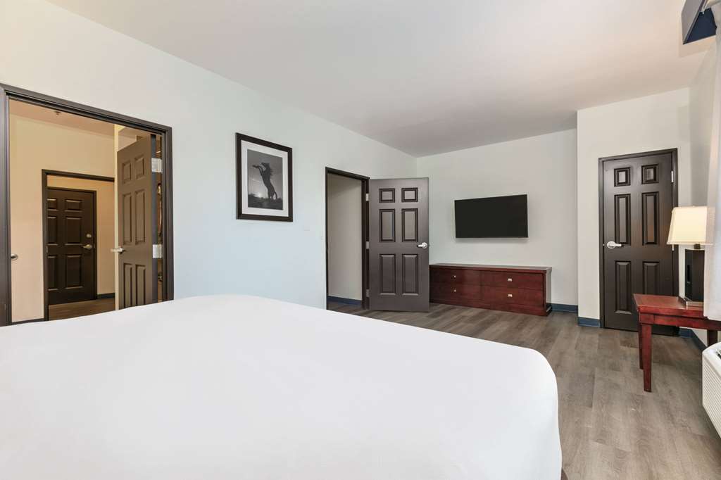 LA QUINTA INN STE FT WORTH NE MALL-guestroom-Guest Room,Suite,On-Site.jpg