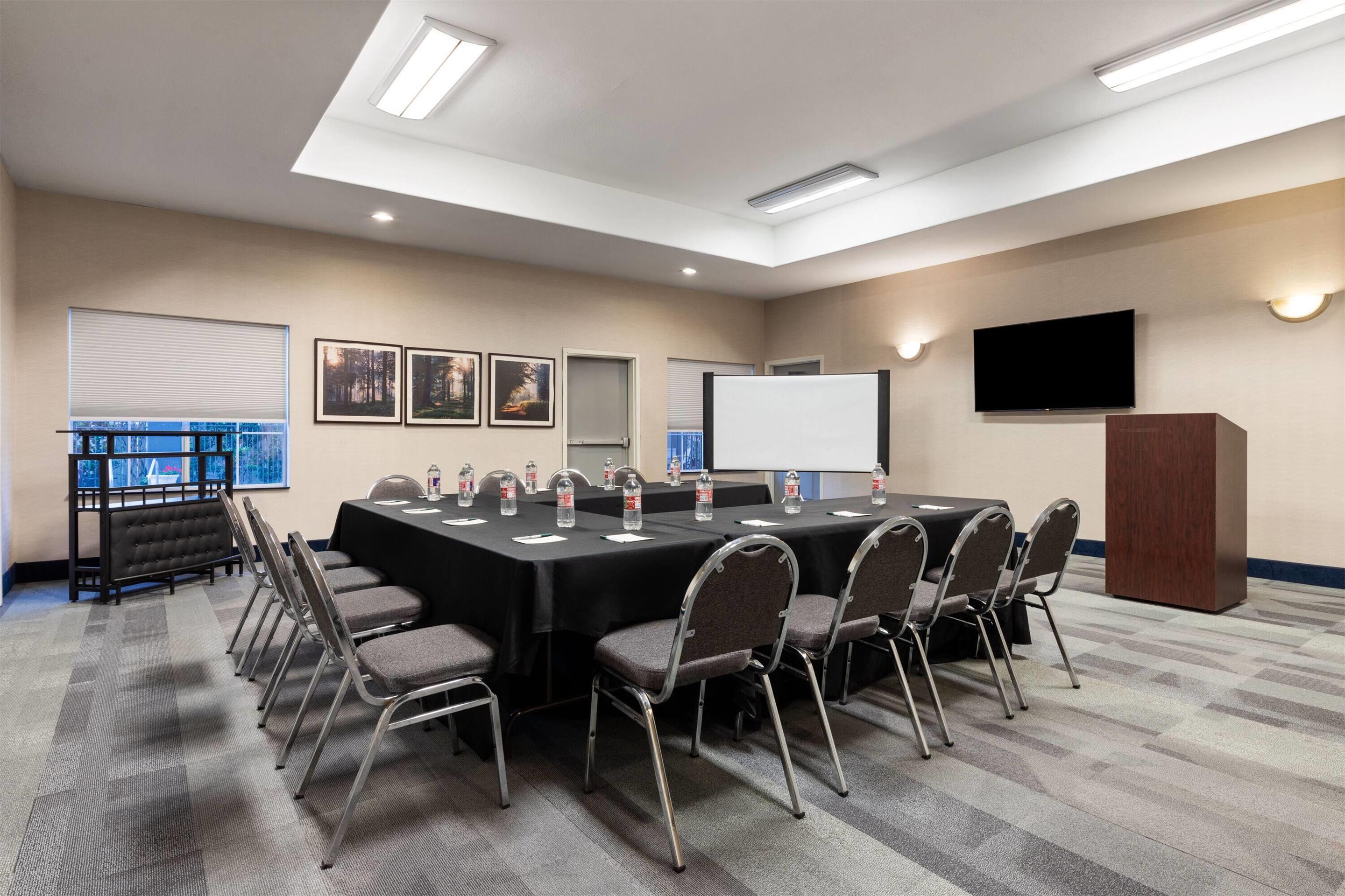 Meeting Room | La Quinta Inn & Suites by Wyndham-Brookshire-West Katy
