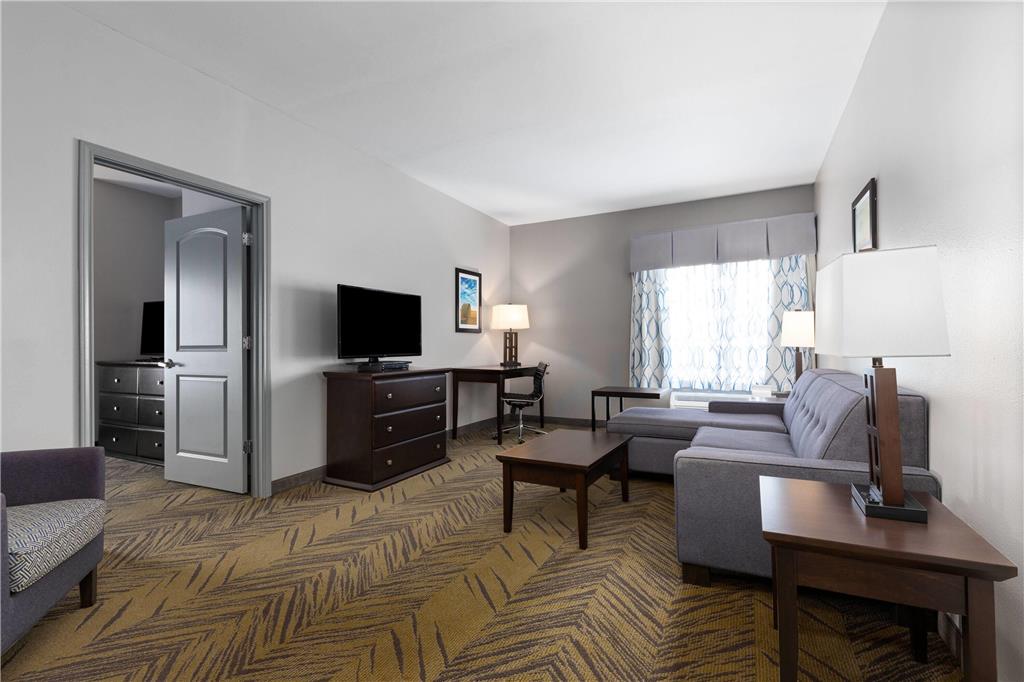 LA QUINTA INN STE BROOKSHIRE-guestroom-Guest Room,Suite,On-Site.jpg