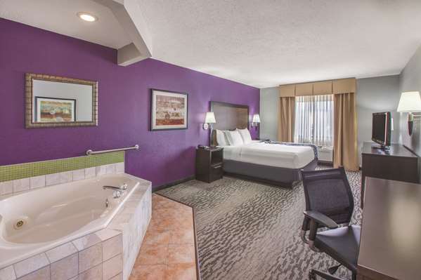 Suite - La Quinta Inn & Suites Erie - I-90, Exit 27
