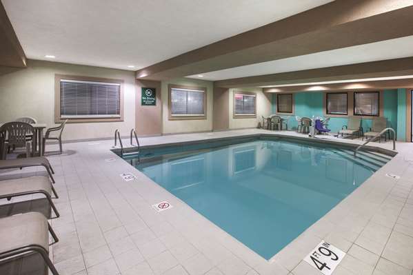 Pool - La Quinta Inn & Suites Erie - I-90, Exit 27