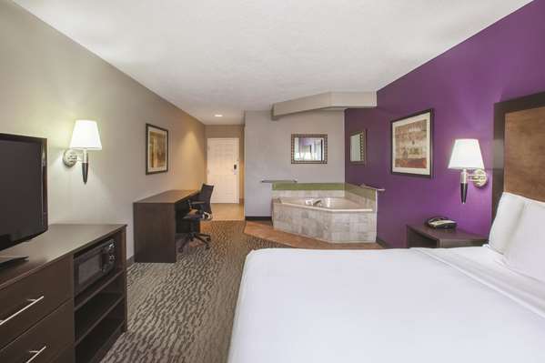 Suite - La Quinta Inn & Suites Erie - I-90, Exit 27