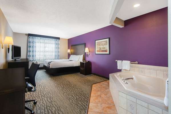 Suite - La Quinta Inn & Suites Erie - I-90, Exit 27