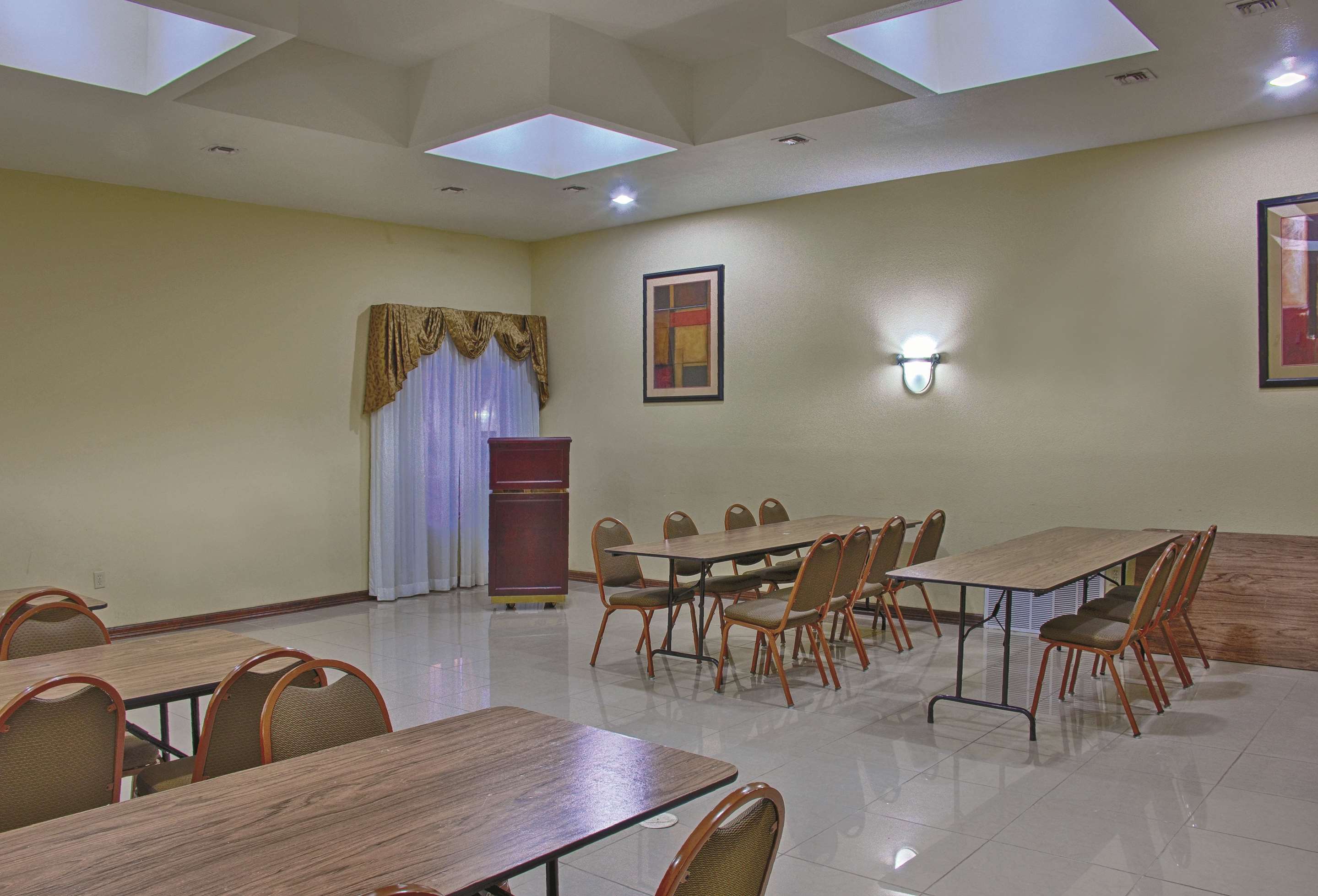 Meeting Room | La Quinta Inn & Suites by Wyndham Alice