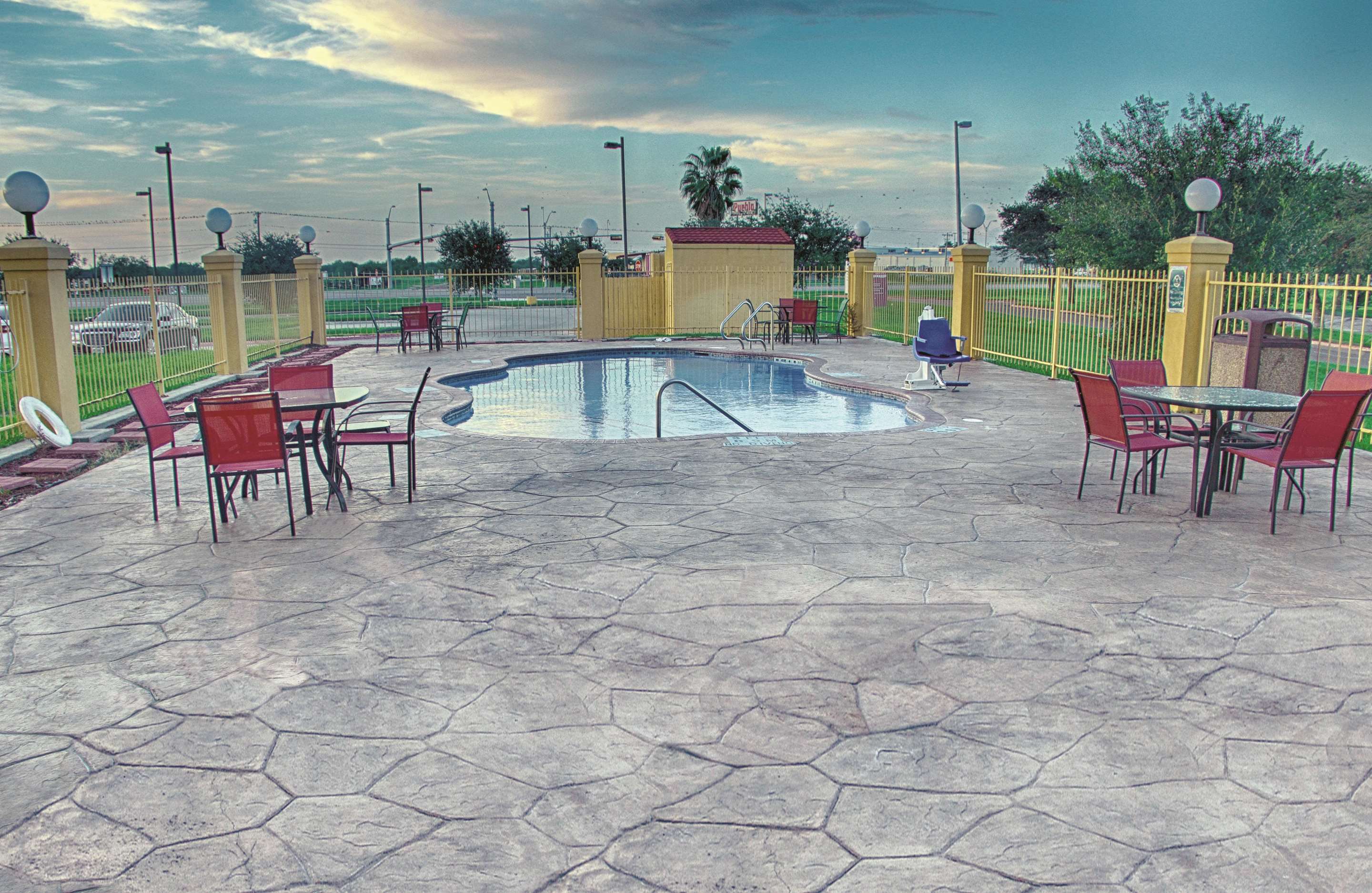 Pool | La Quinta Inn & Suites by Wyndham Alice