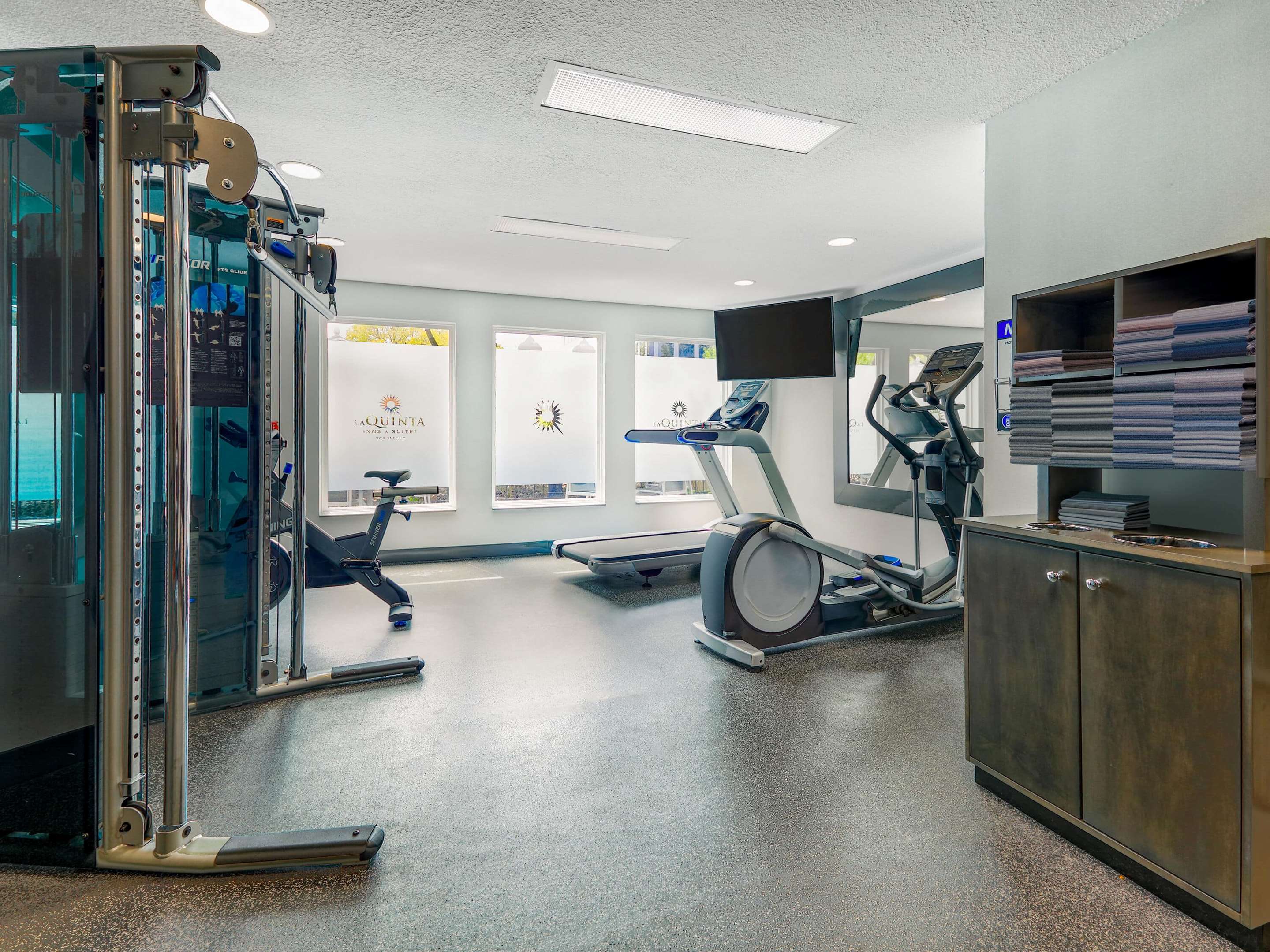 Health club fitness center gym | La Quinta Inn & Suites by Wyndham Dallas - Las Colinas