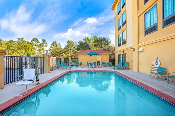 Pool - La Quinta Inn & Suites Parkway Panama City Beach
