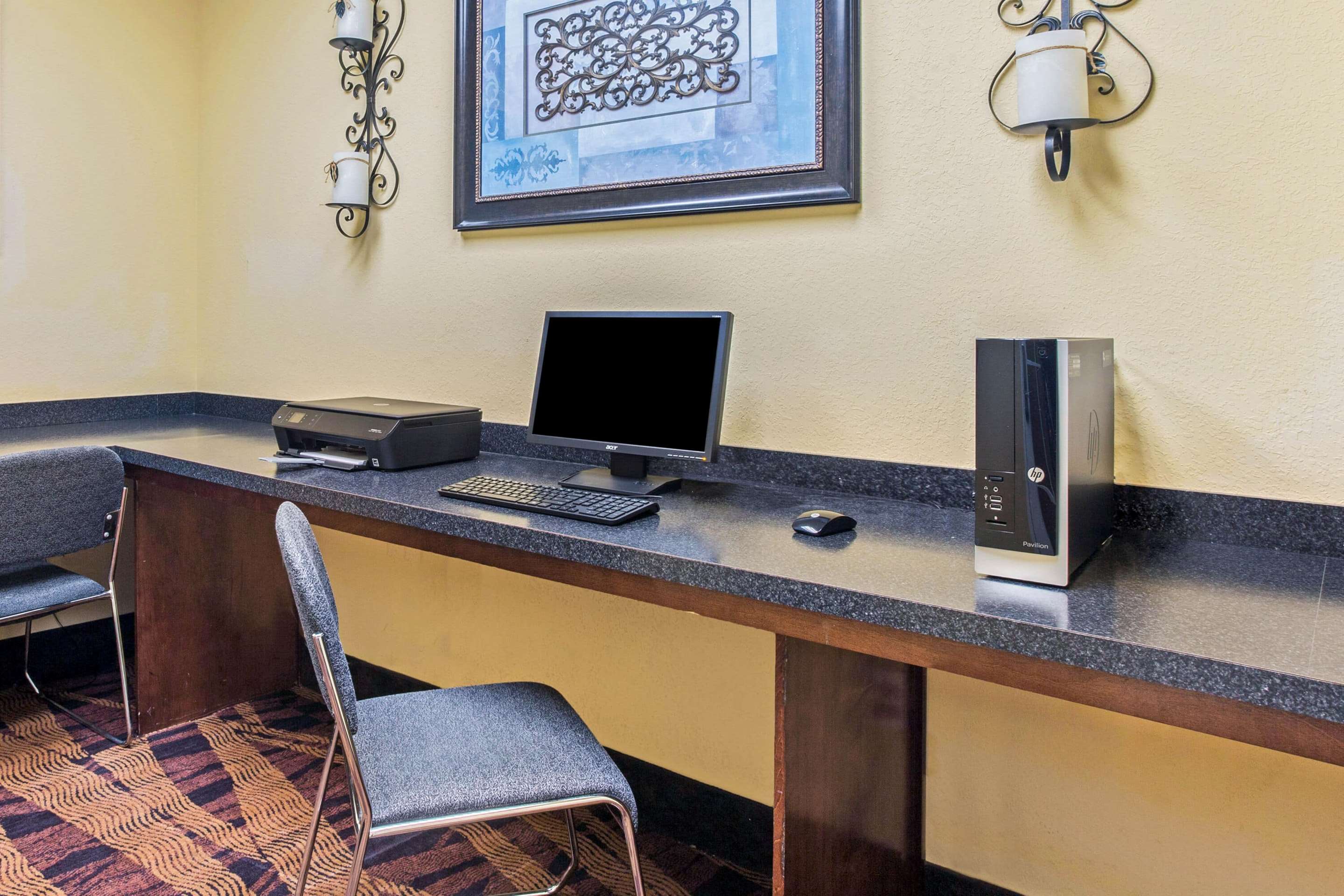 Business Center | La Quinta Inn & Suites by Wyndham Mobile Satsuma / Saraland