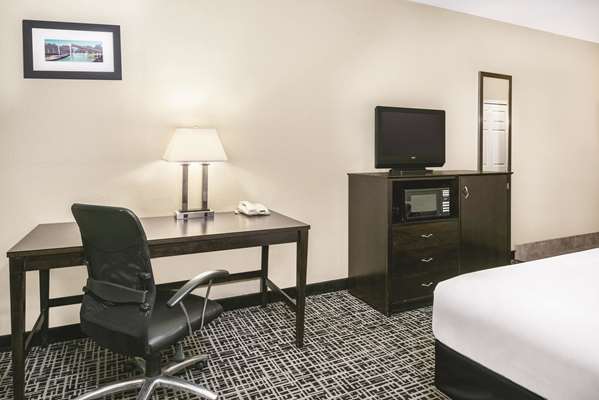  - La Quinta Inn & Suites Dominion San Antonio - I-10, Exit 550