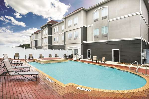 Pool - La Quinta Inn & Suites Dominion San Antonio - I-10, Exit 550