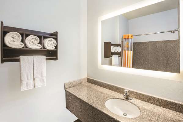  - La Quinta Inn & Suites Dominion San Antonio - I-10, Exit 550